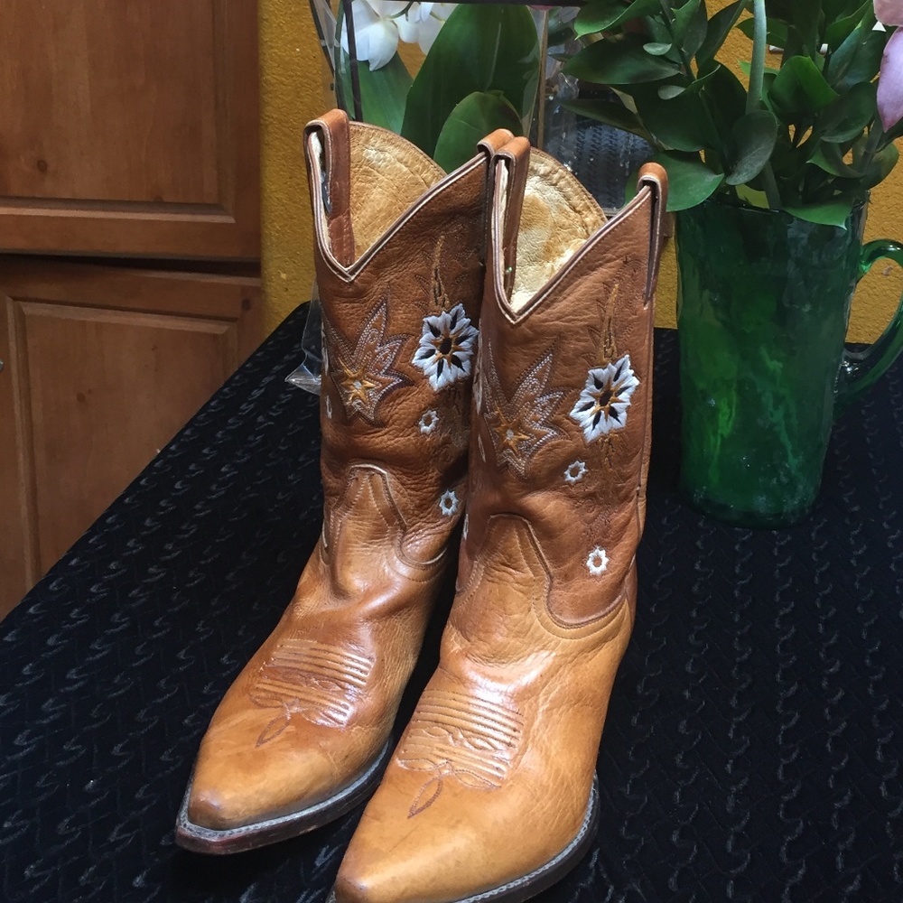 Sonora Vintage-looking Cowgirl Boots